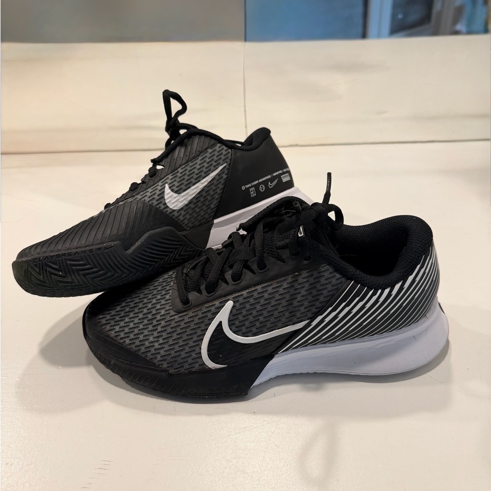 US Size 7.5 Nike Vapor Pro Clay Tennis Shoes